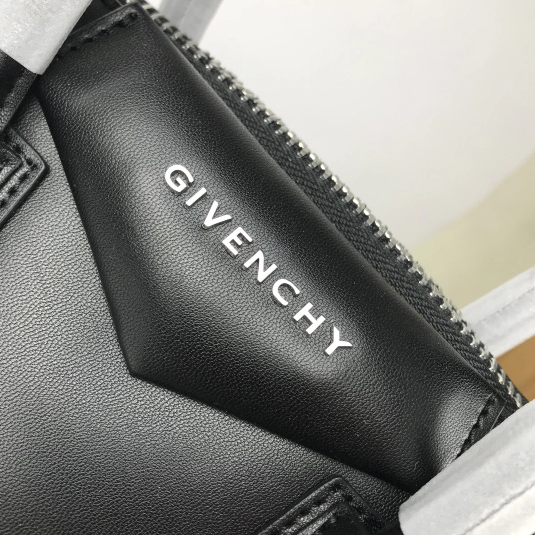 Givenchy AAA Quality Handbags Timeless 1591