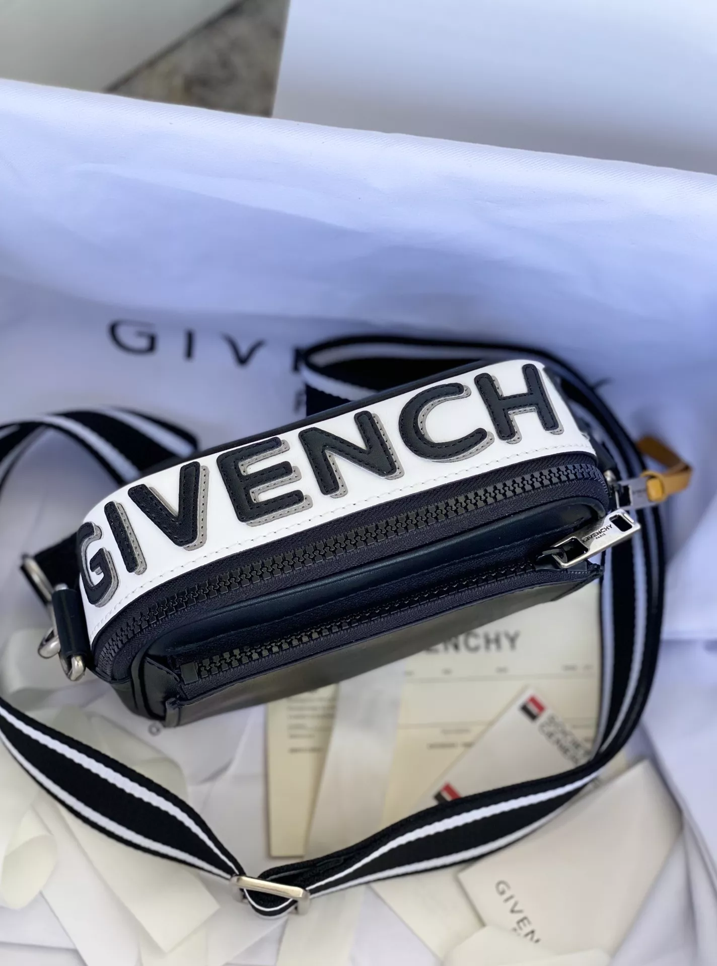 Givenchy AAA Quality Messenger Bags For Unisex Resilient 1720