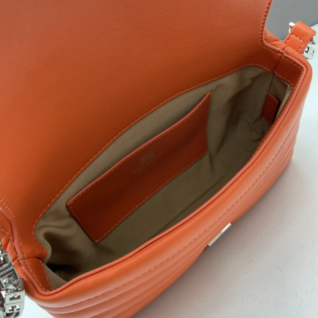 Givenchy AAA Quality Messenger Bags For Women Bold 1608