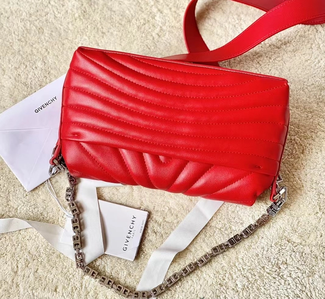 Givenchy AAA Quality Messenger Bags For Women Comfortable 8443