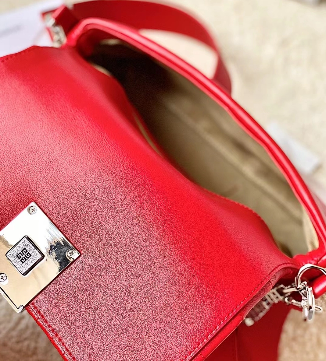 Givenchy AAA Quality Messenger Bags For Women Comfortable 8443