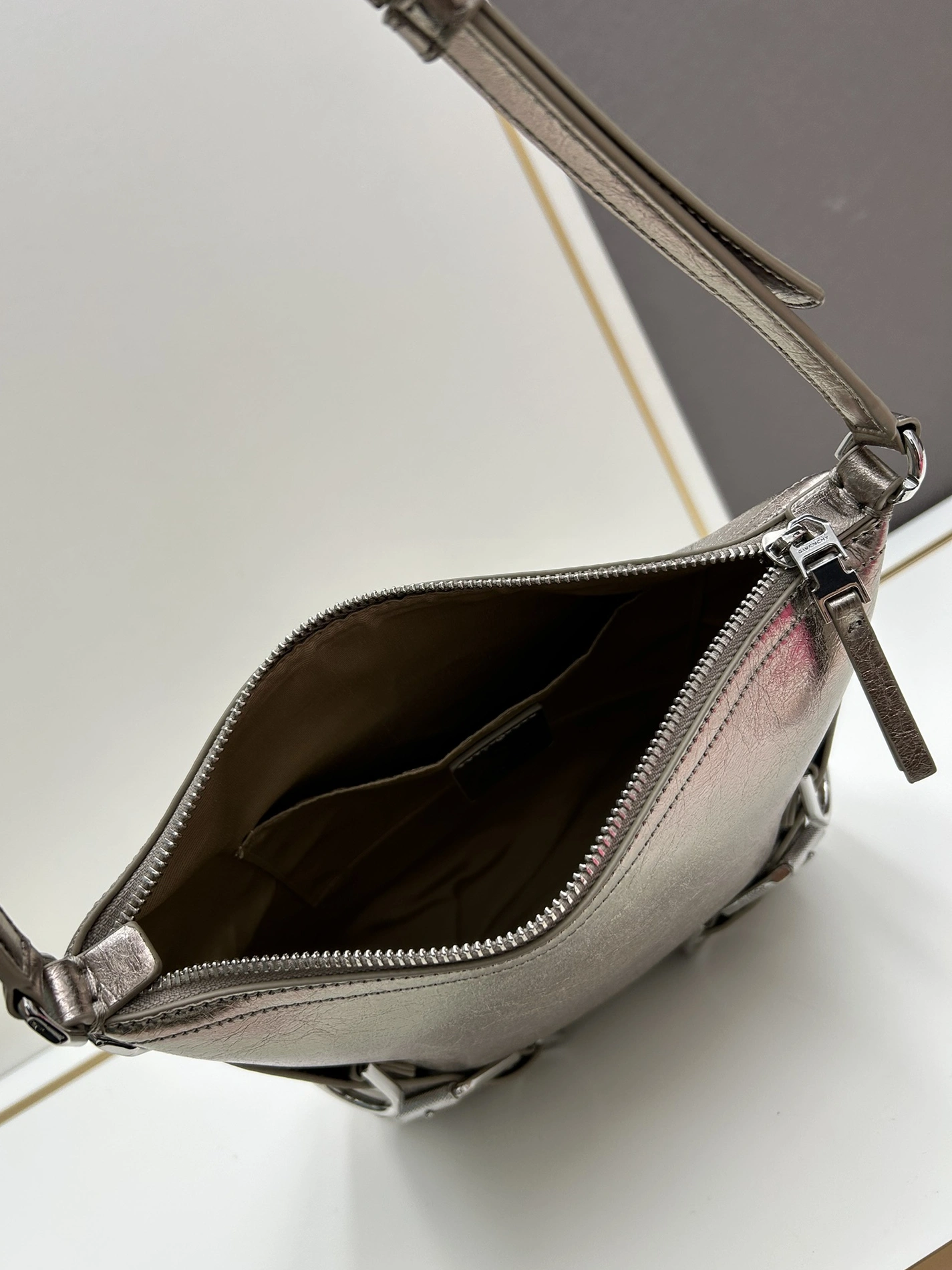 Givenchy AAA Quality Messenger Bags For Women DailyWear 6693