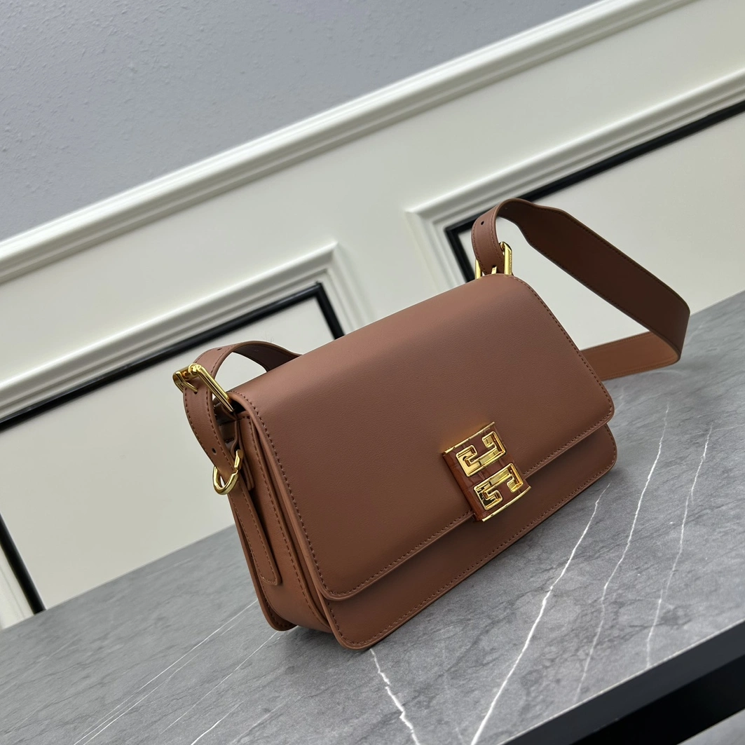 Givenchy AAA Quality Messenger Bags For Women Elegant 332