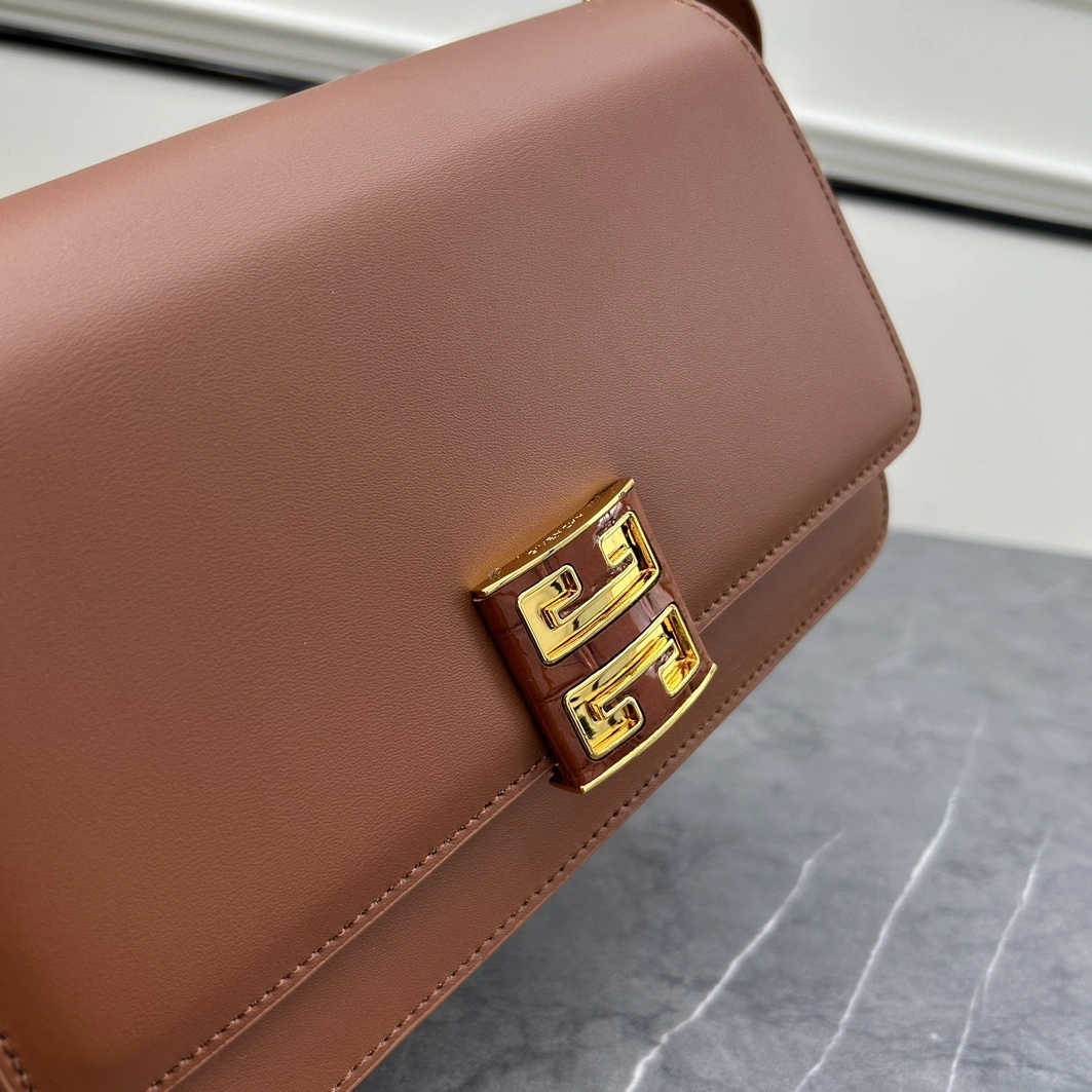 Givenchy AAA Quality Messenger Bags For Women Elegant 332