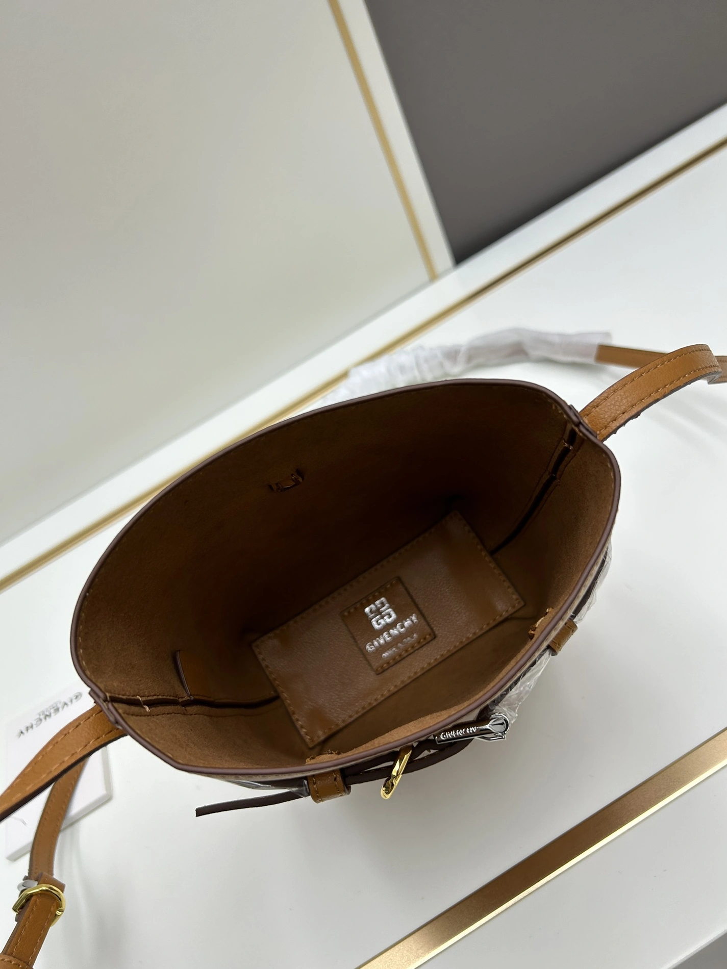 Givenchy AAA Quality Messenger Bags For Women Flexible 5079