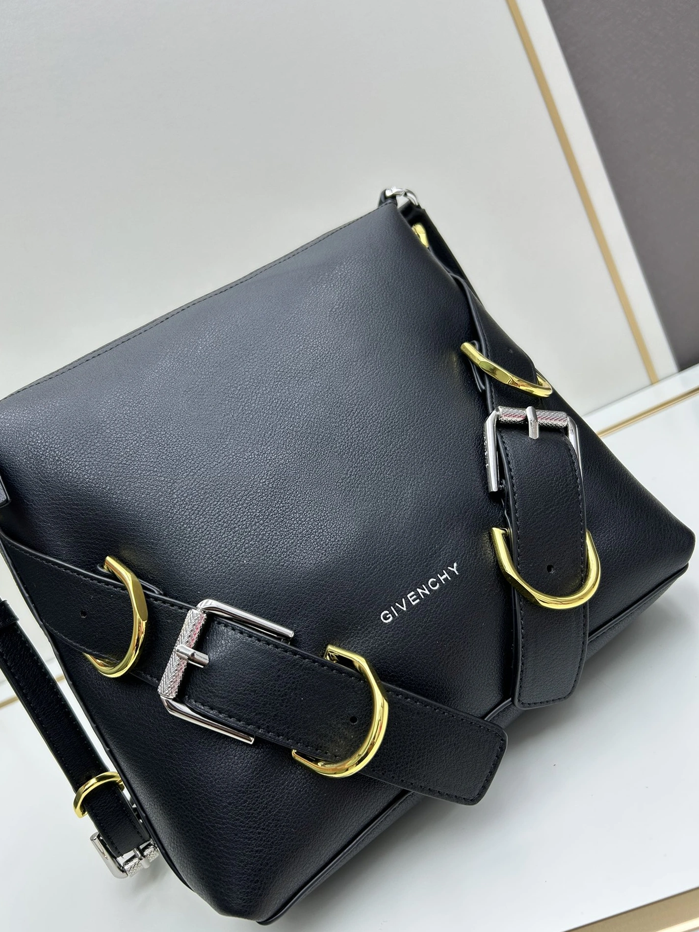 Givenchy AAA Quality Messenger Bags For Women Flexible 5451