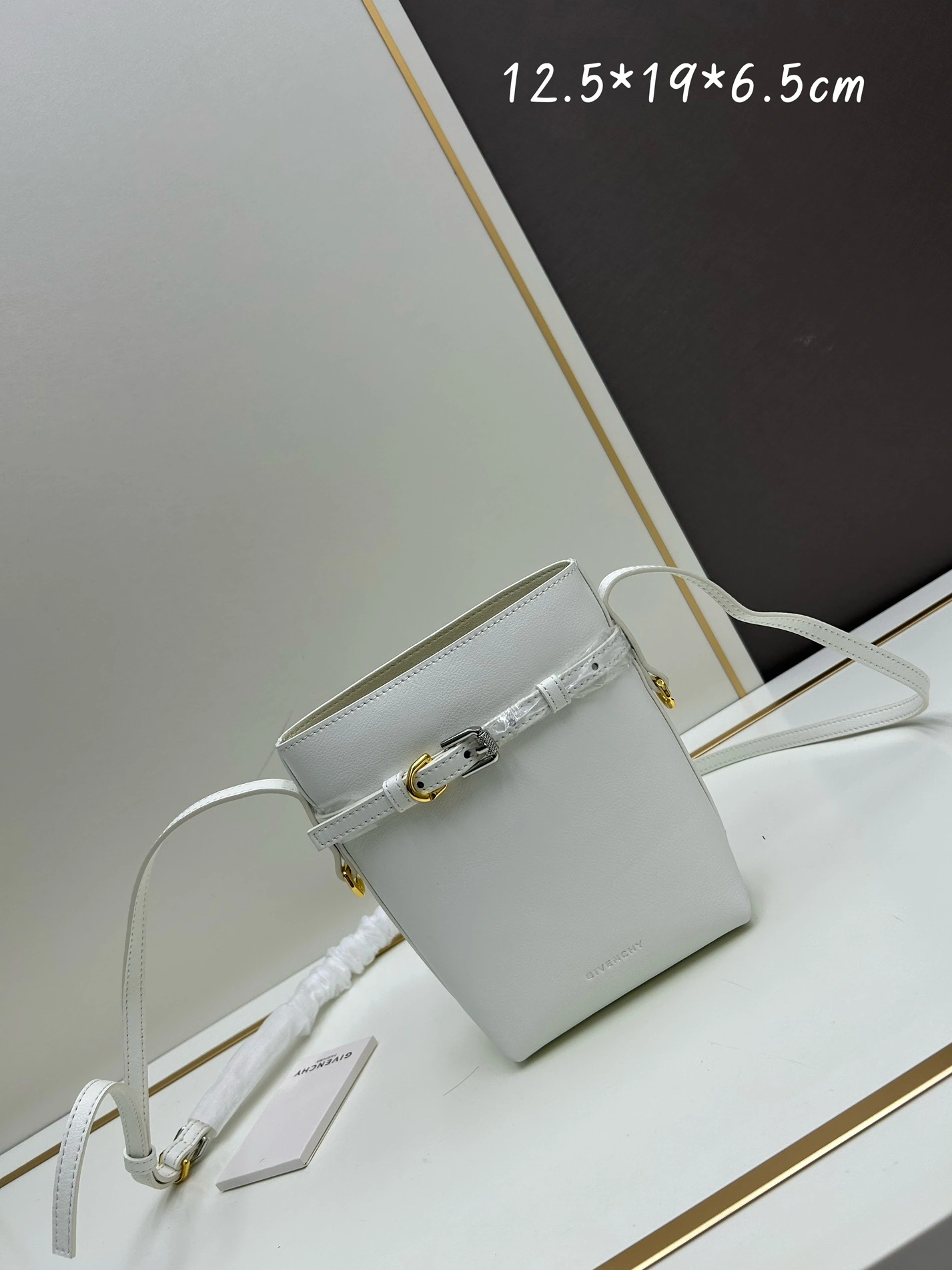 Givenchy AAA Quality Messenger Bags For Women Functional 3992
