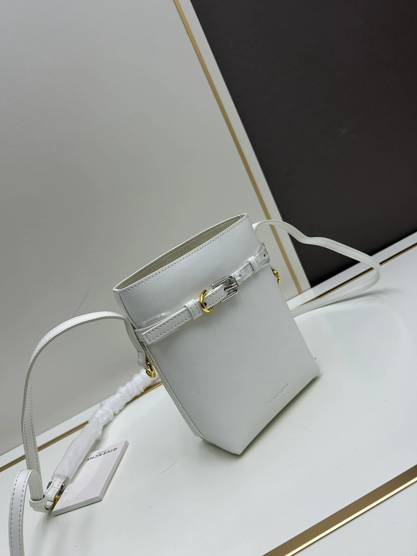 Givenchy AAA Quality Messenger Bags For Women Functional 3992