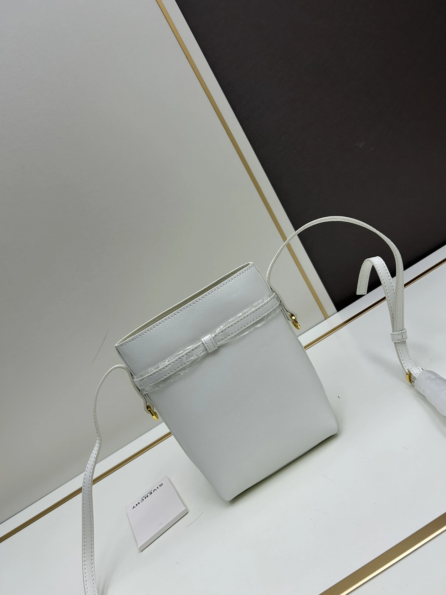 Givenchy AAA Quality Messenger Bags For Women Functional 3992