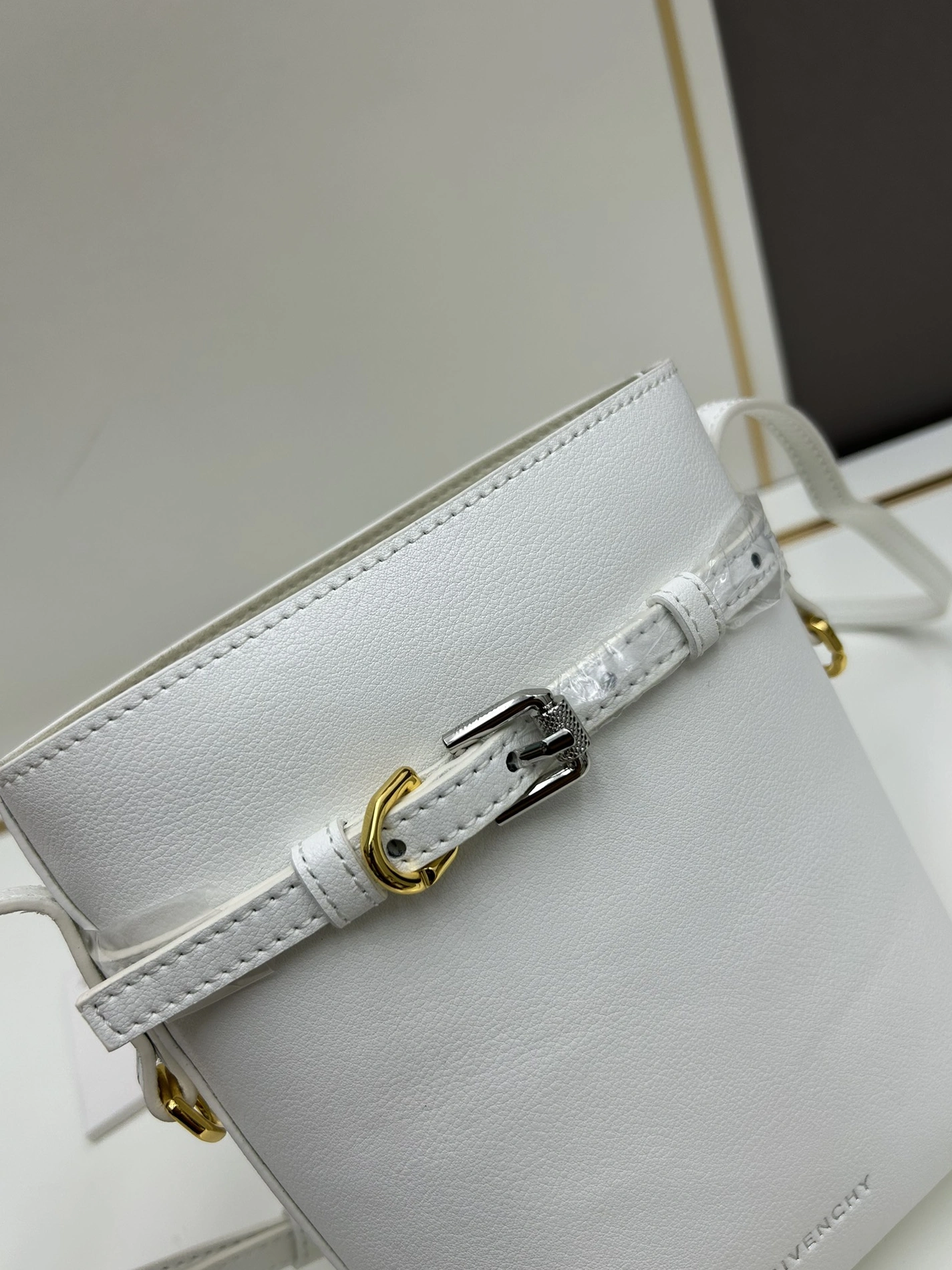Givenchy AAA Quality Messenger Bags For Women Functional 3992