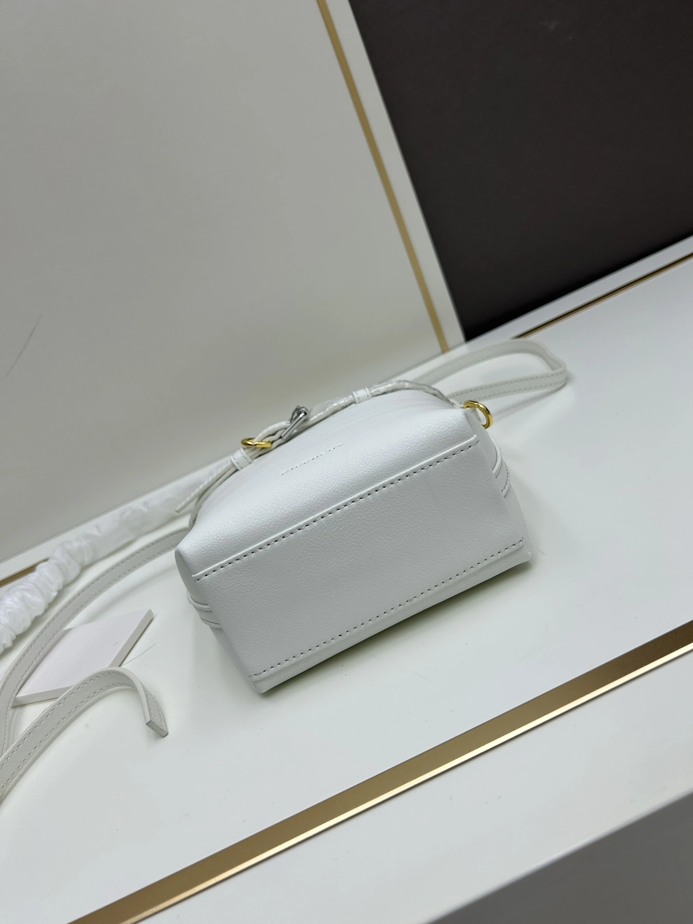 Givenchy AAA Quality Messenger Bags For Women Functional 3992