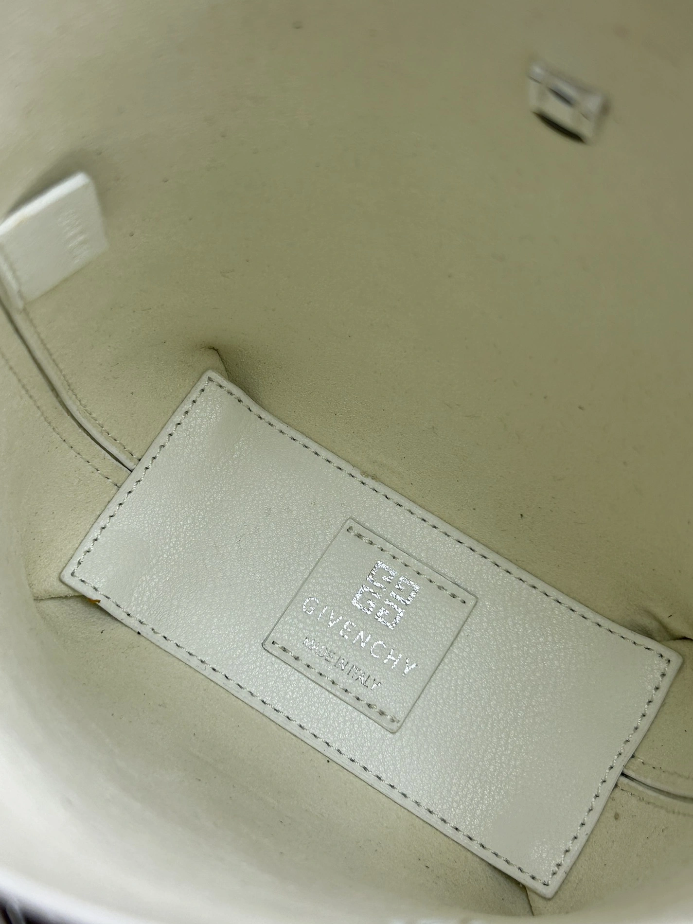 Givenchy AAA Quality Messenger Bags For Women Functional 3992