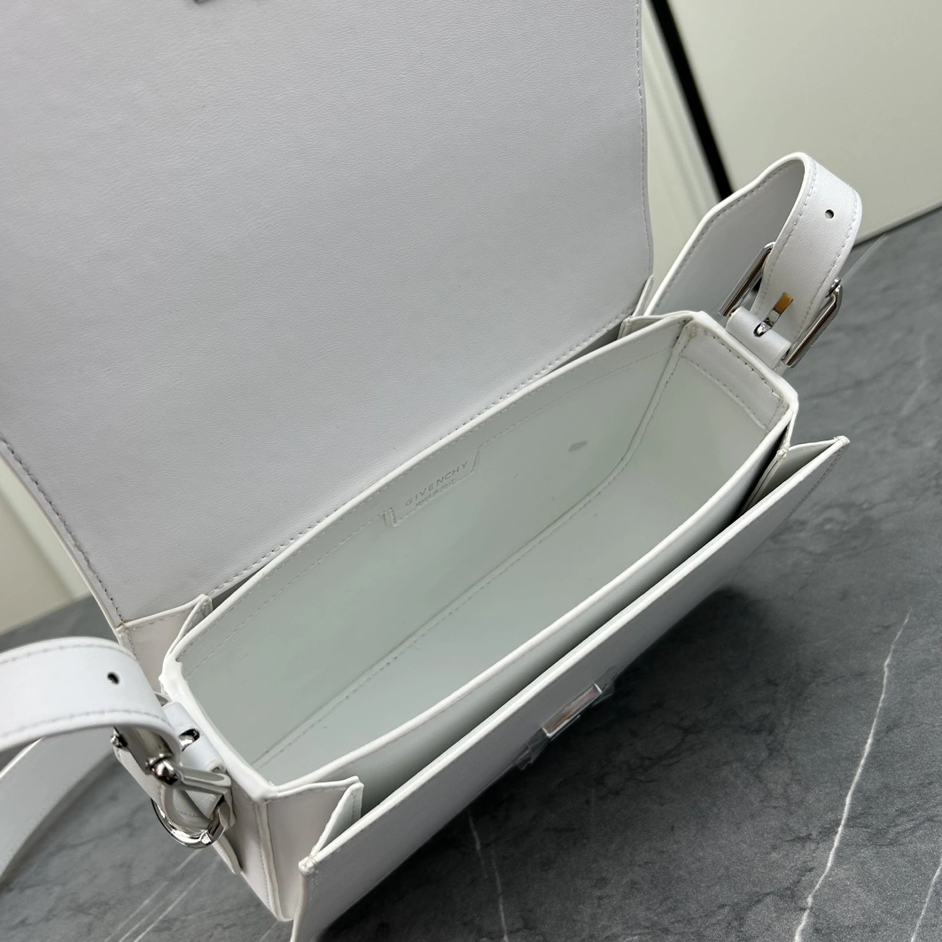 Givenchy AAA Quality Messenger Bags For Women HighQuality 7423