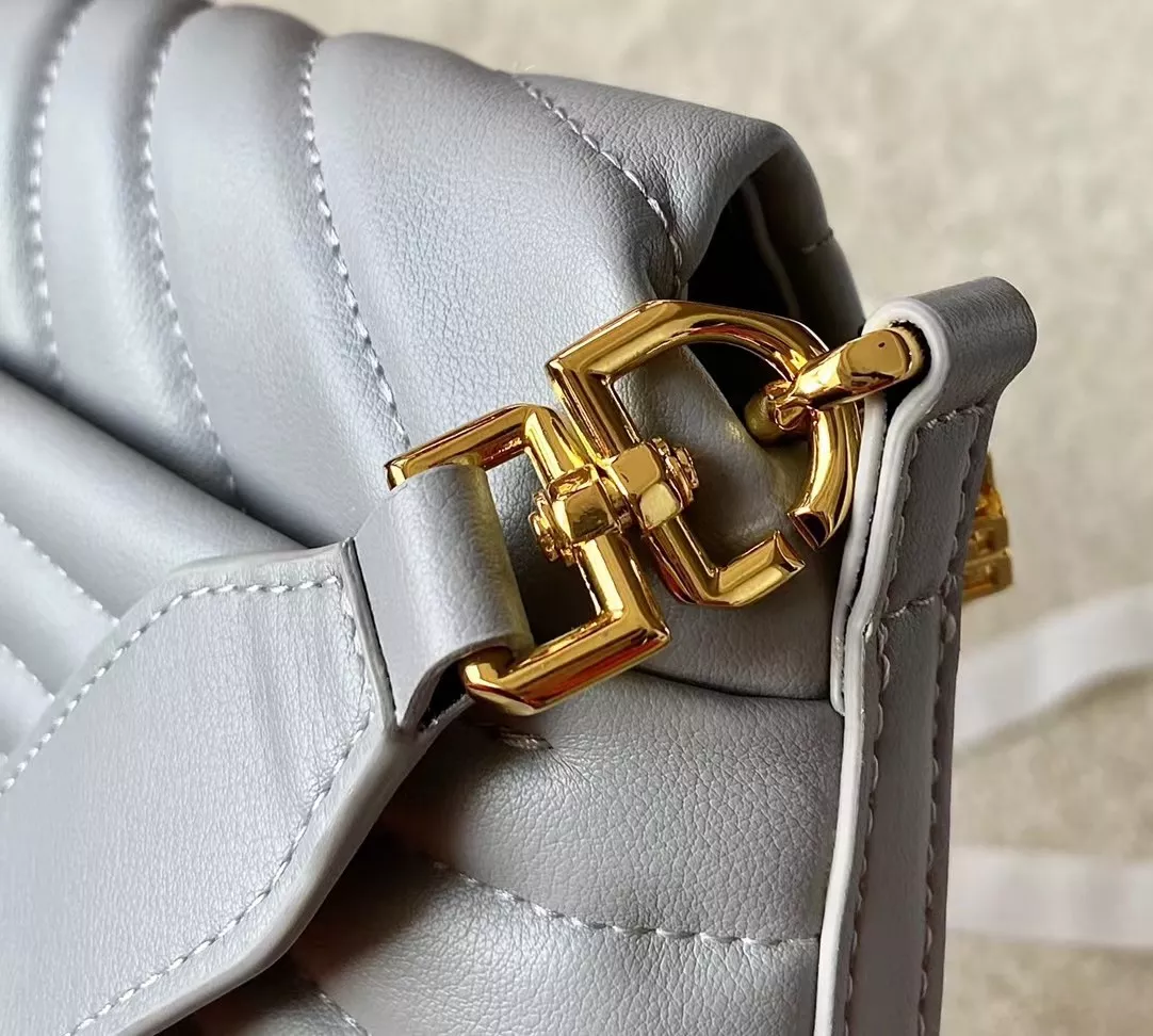 Givenchy AAA Quality Messenger Bags For Women Popular 1008