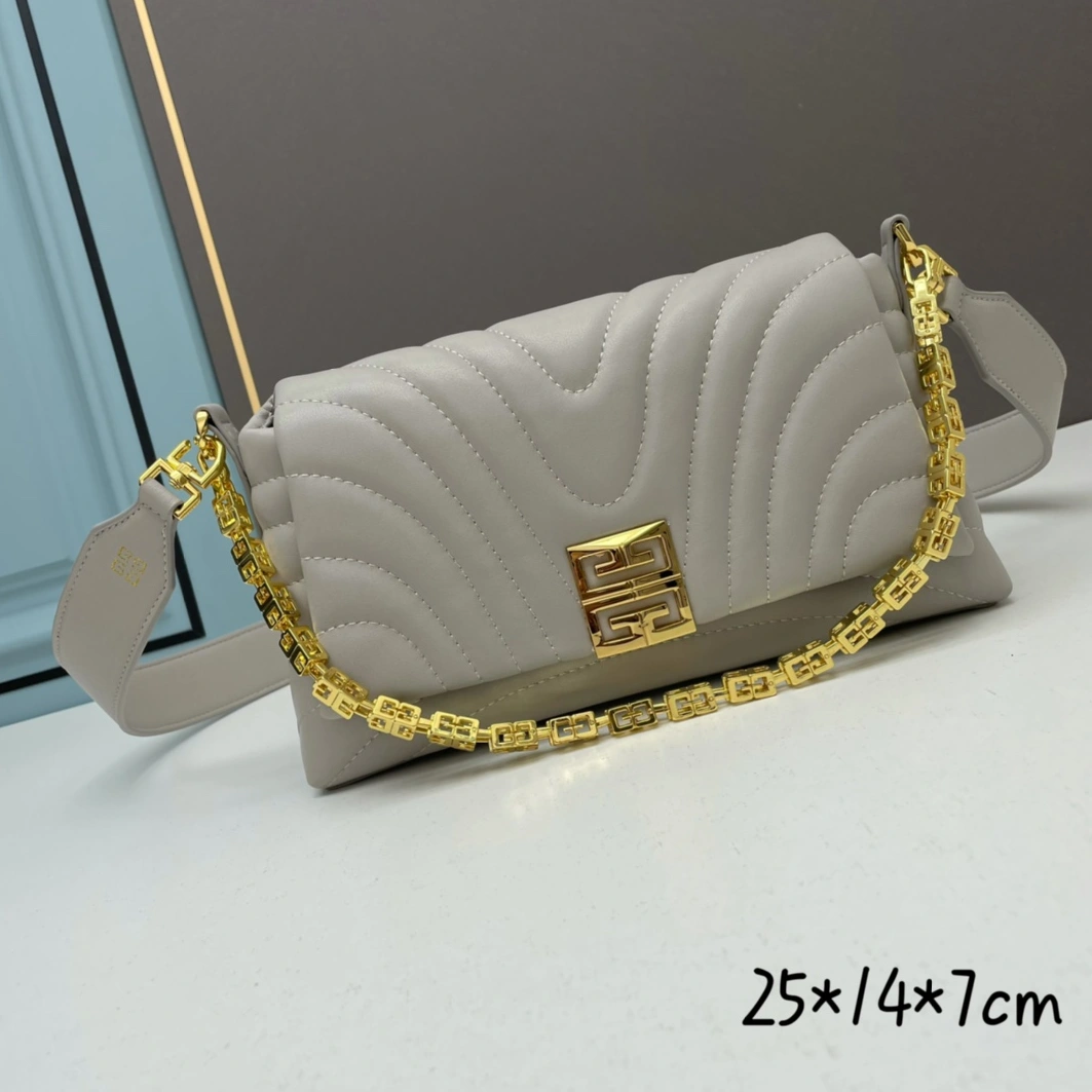 Givenchy AAA Quality Messenger Bags For Women Sleek 6387