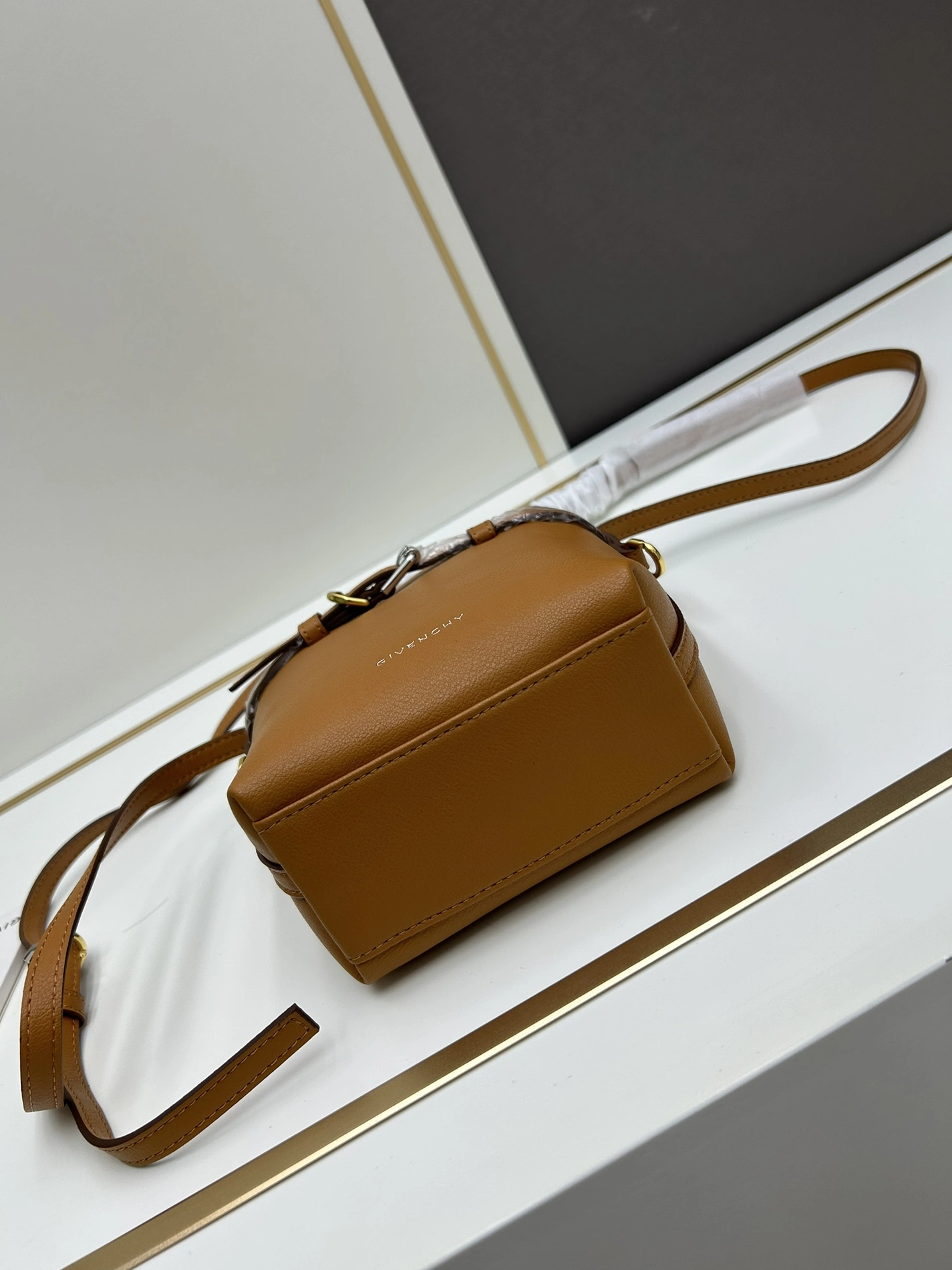 Givenchy AAA Quality Messenger Bags For Women SmartChoice 8140