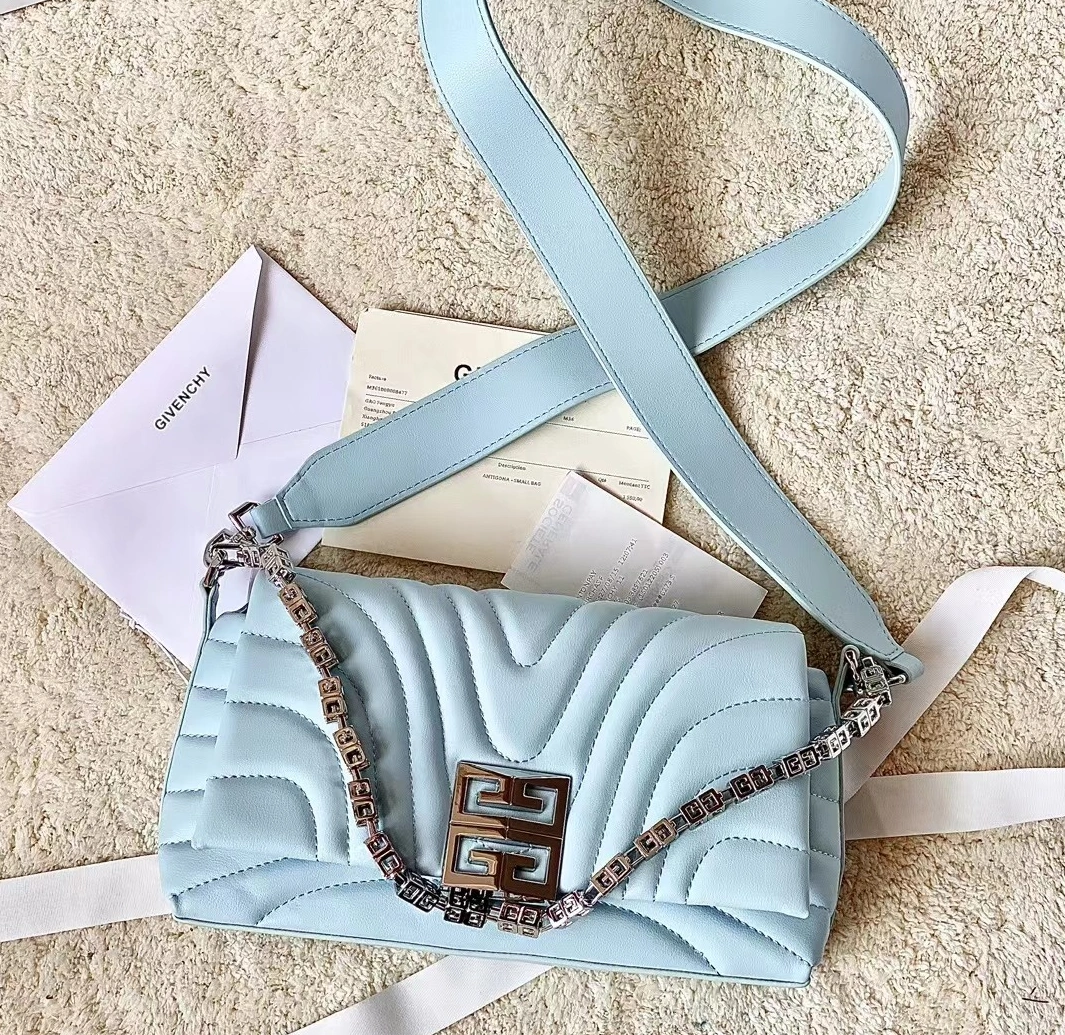 Givenchy AAA Quality Messenger Bags For Women Timeless 2910