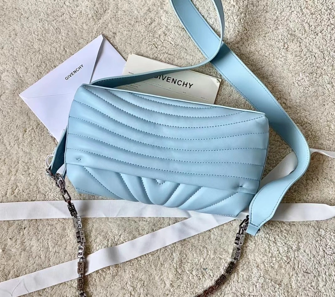 Givenchy AAA Quality Messenger Bags For Women Timeless 2910