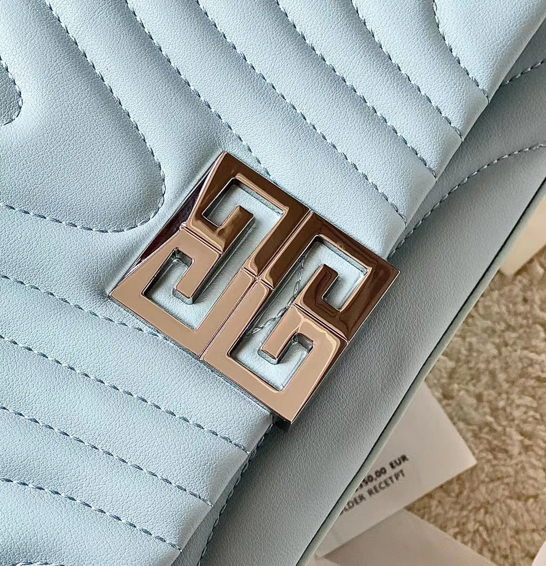 Givenchy AAA Quality Messenger Bags For Women Timeless 2910