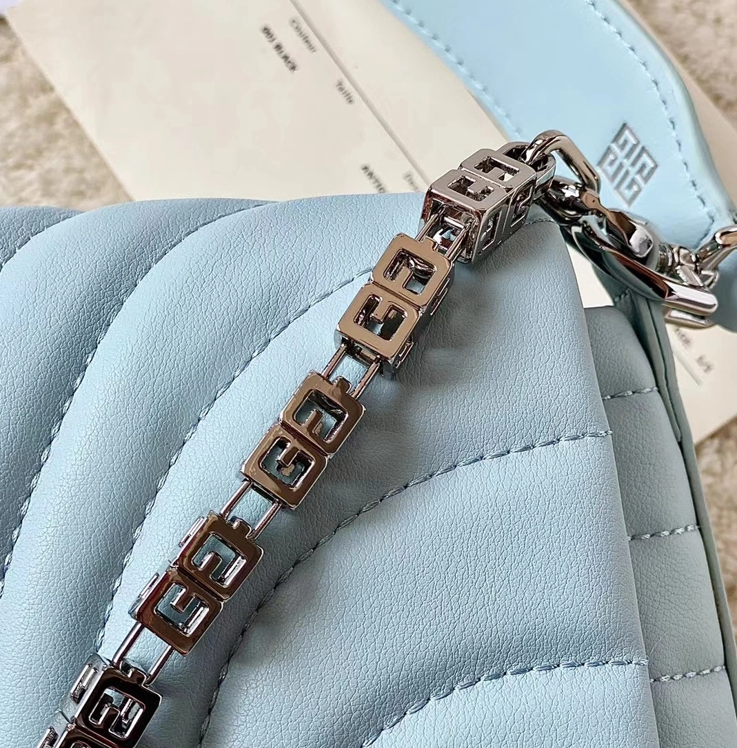 Givenchy AAA Quality Messenger Bags For Women Timeless 2910