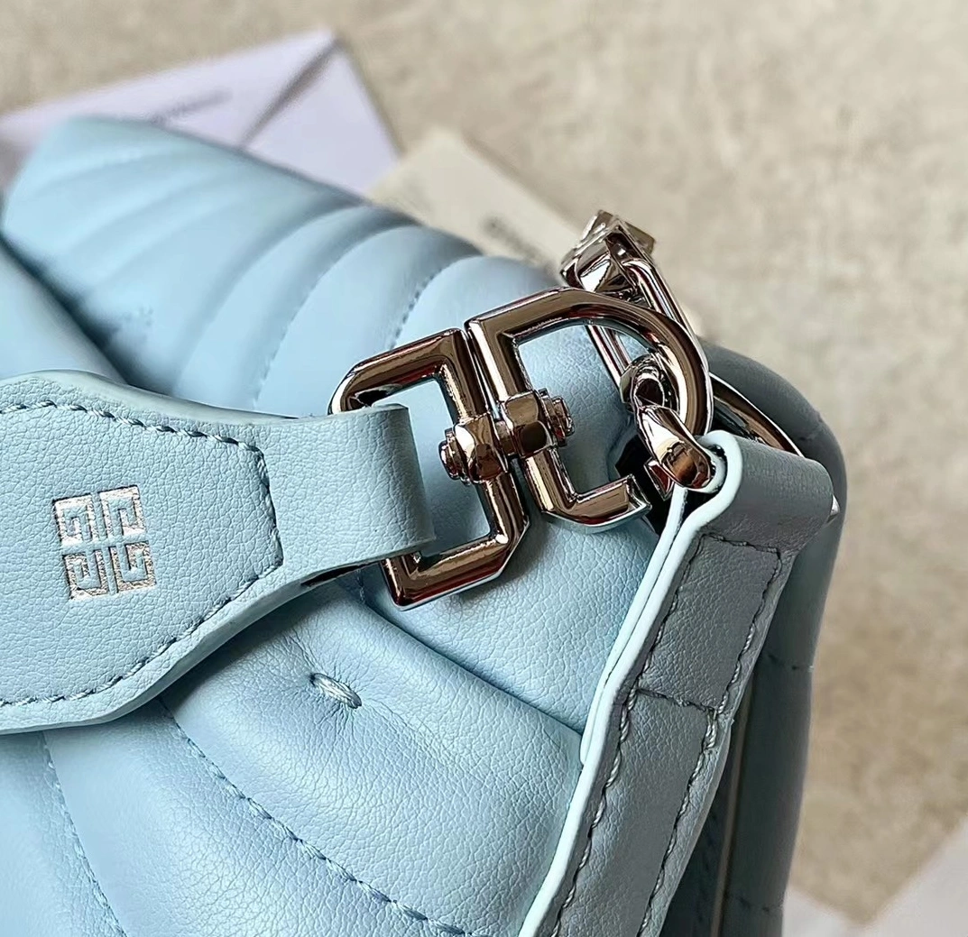 Givenchy AAA Quality Messenger Bags For Women Timeless 2910