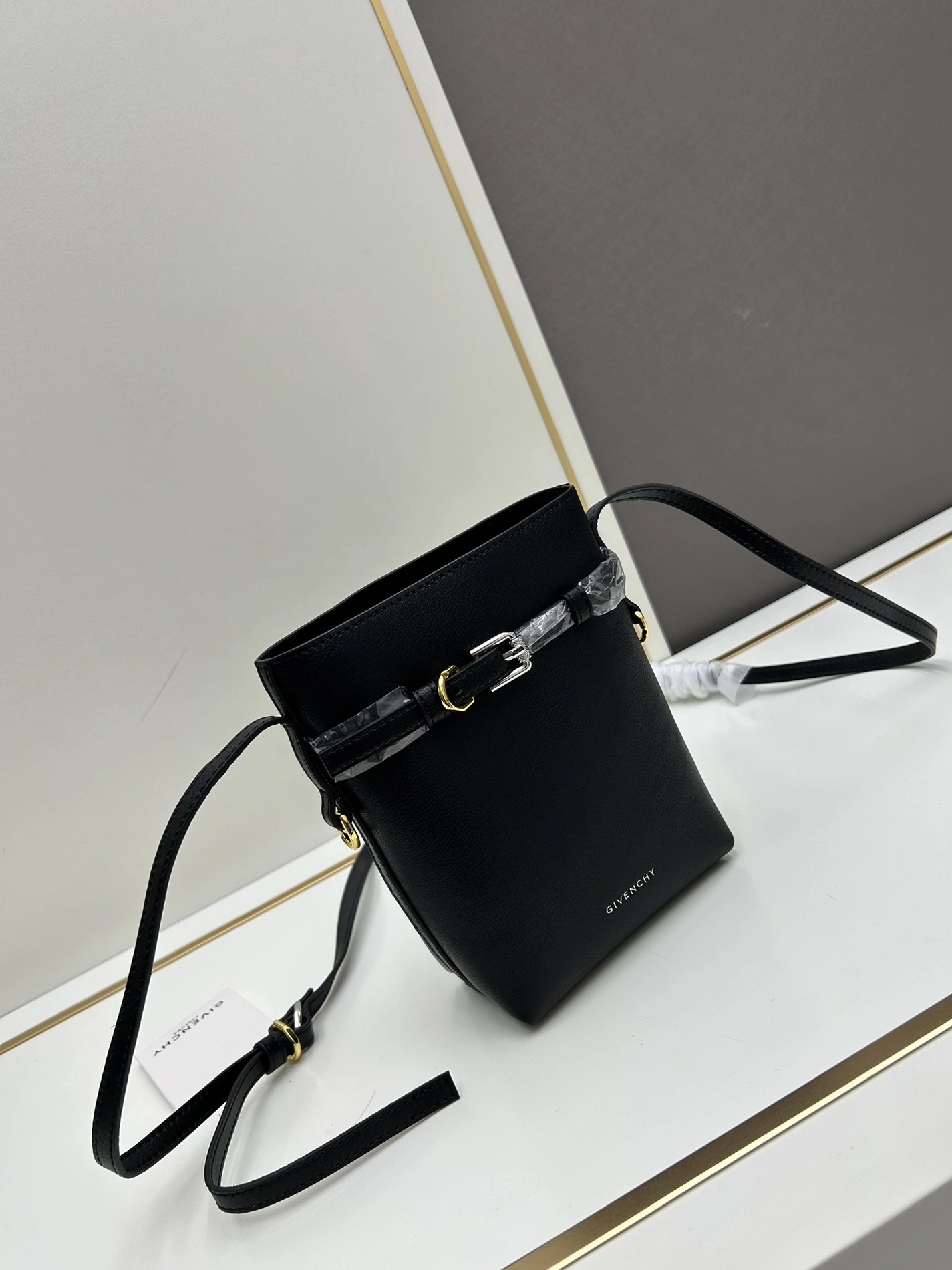 Givenchy AAA Quality Messenger Bags For Women Unique 1151