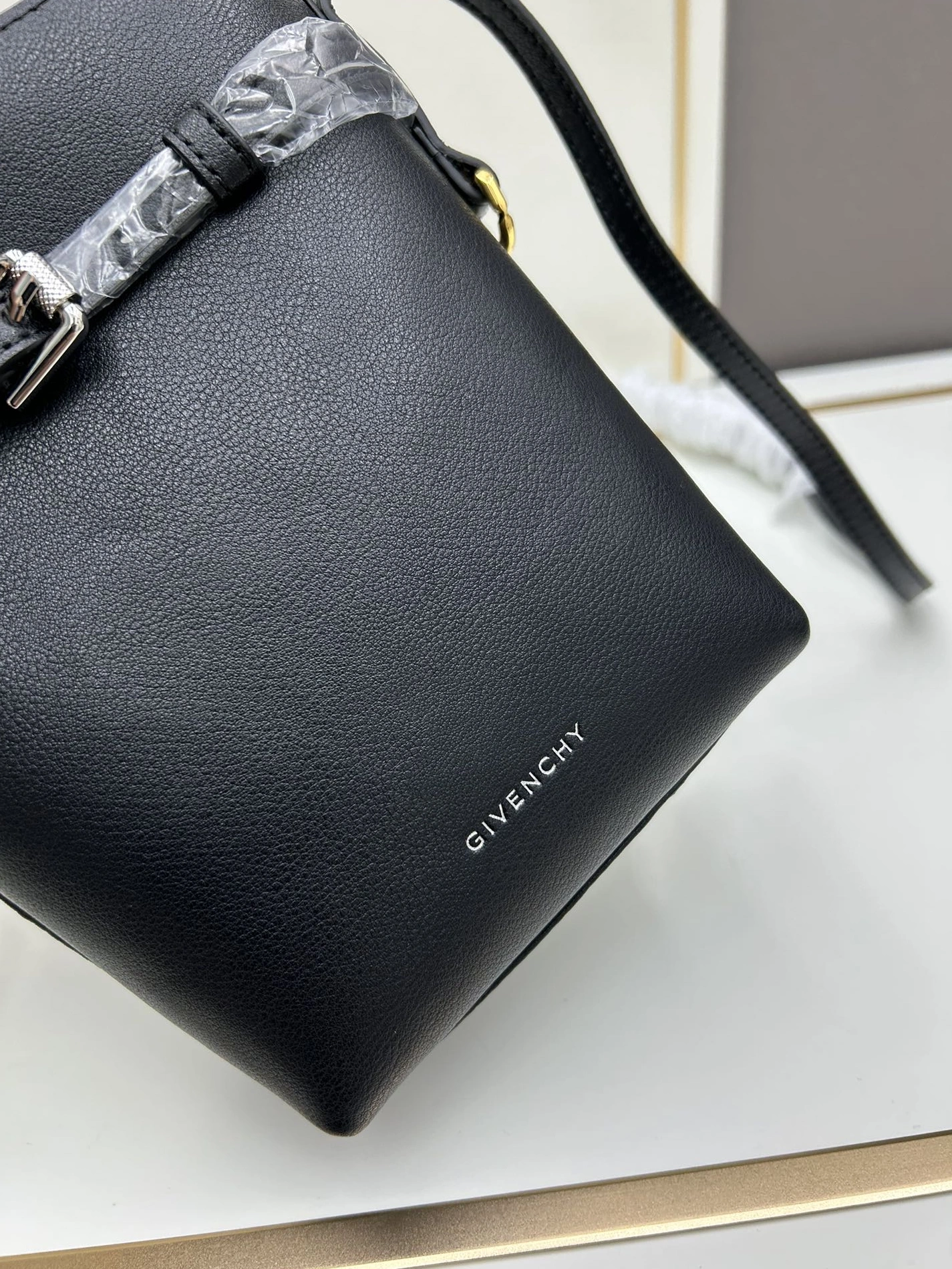 Givenchy AAA Quality Messenger Bags For Women Unique 1151