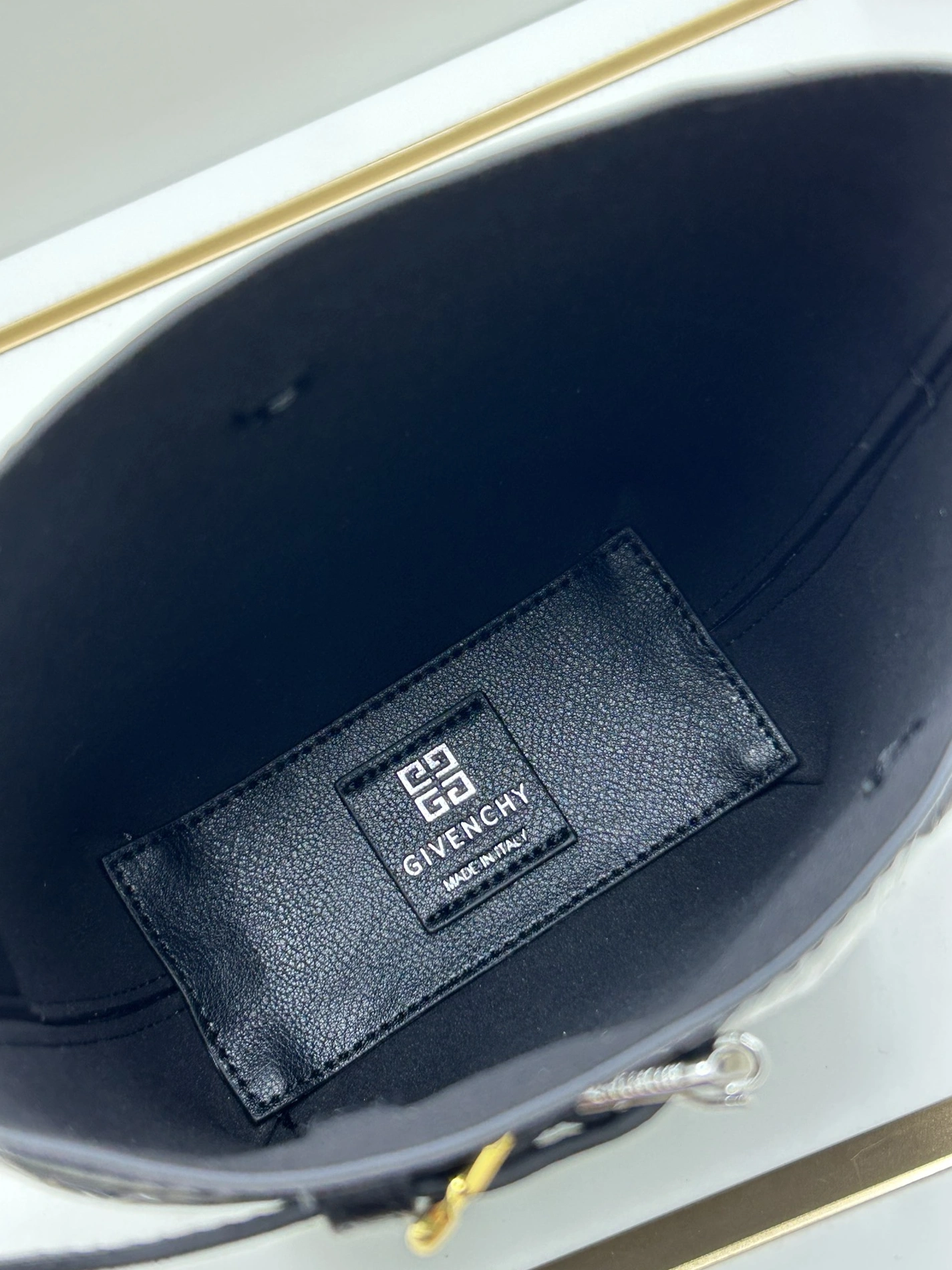 Givenchy AAA Quality Messenger Bags For Women Unique 1151