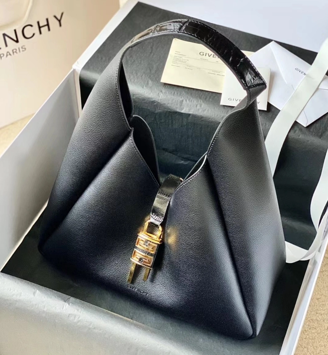 Givenchy AAA Quality Shoulder Bags For Women Bold 6460