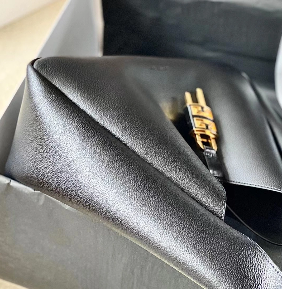 Givenchy AAA Quality Shoulder Bags For Women Bold 6460