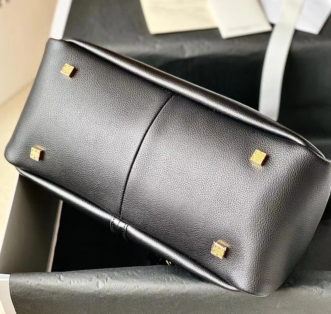 Givenchy AAA Quality Shoulder Bags For Women Bold 6460