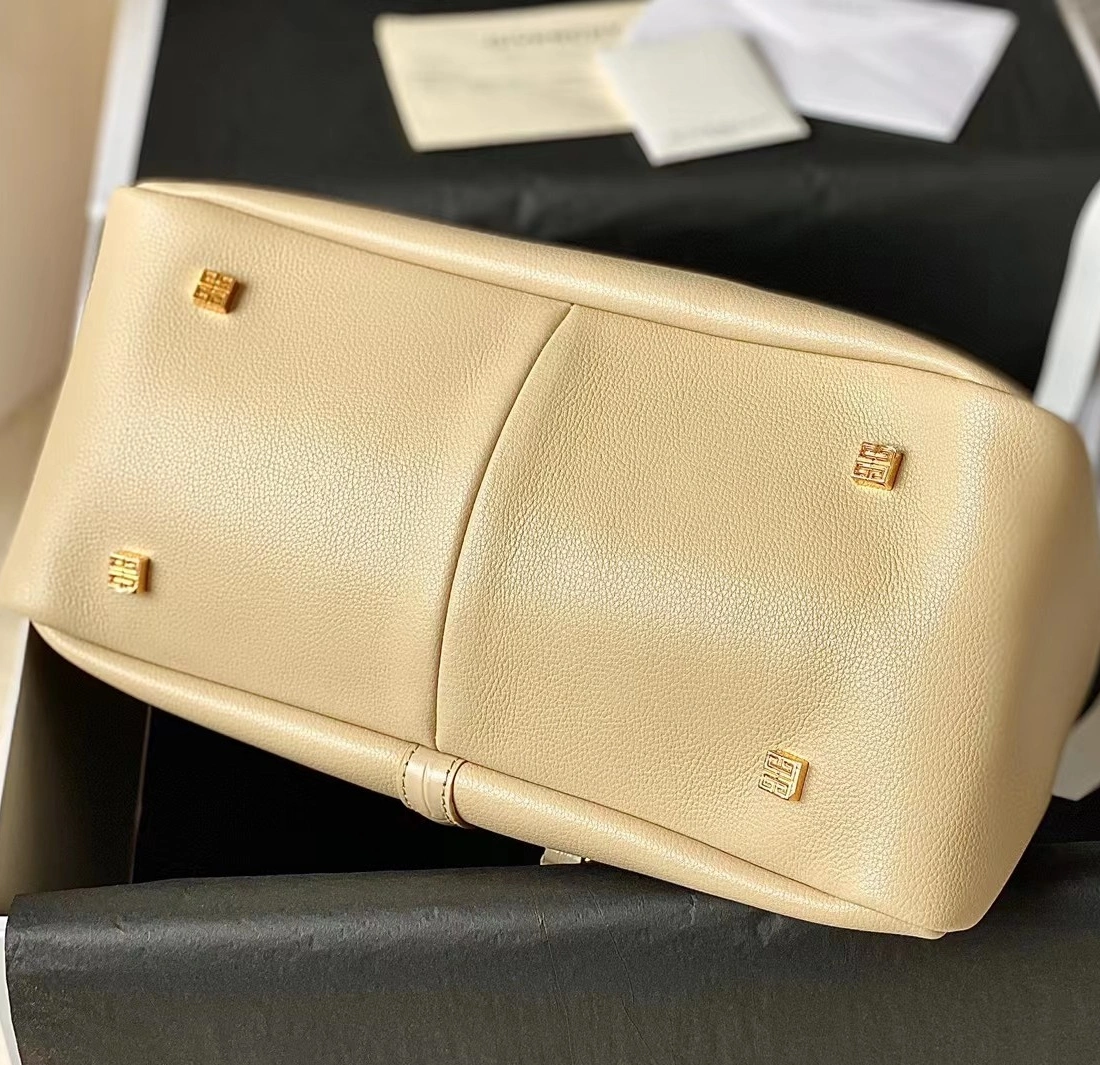 Givenchy AAA Quality Shoulder Bags For Women Bold 8586