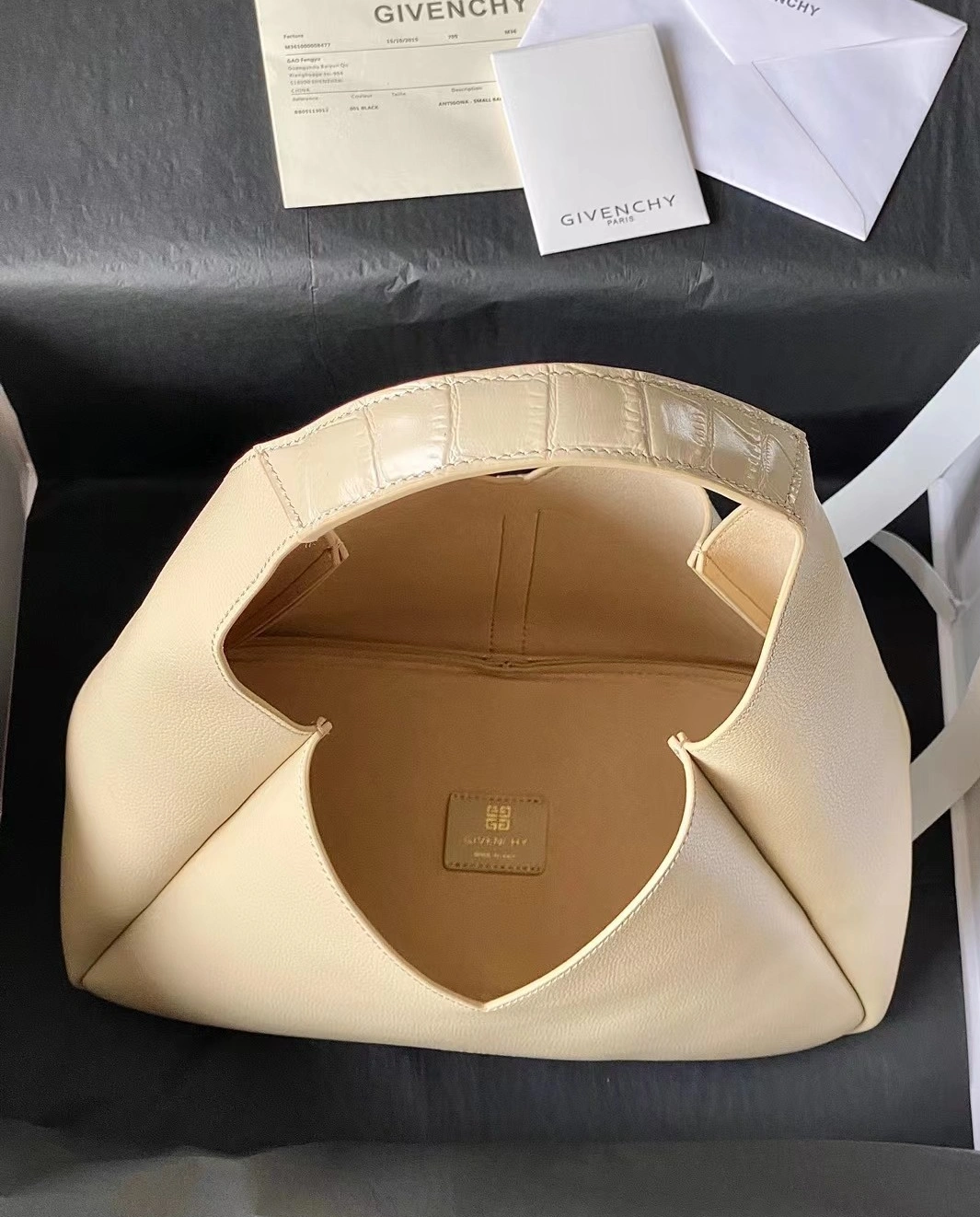 Givenchy AAA Quality Shoulder Bags For Women Bold 8586