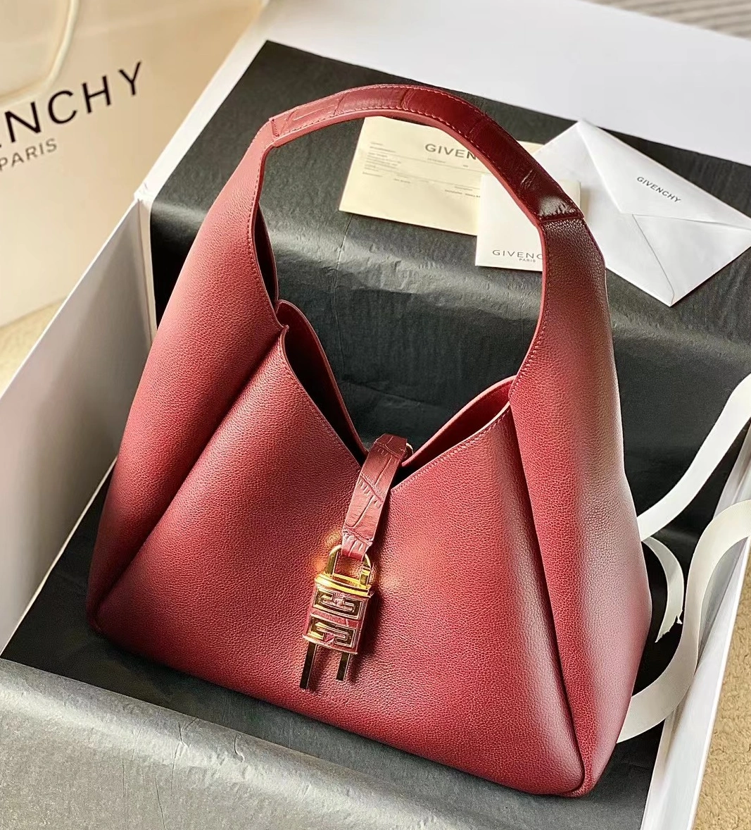 Givenchy AAA Quality Shoulder Bags For Women Comfortable 3036