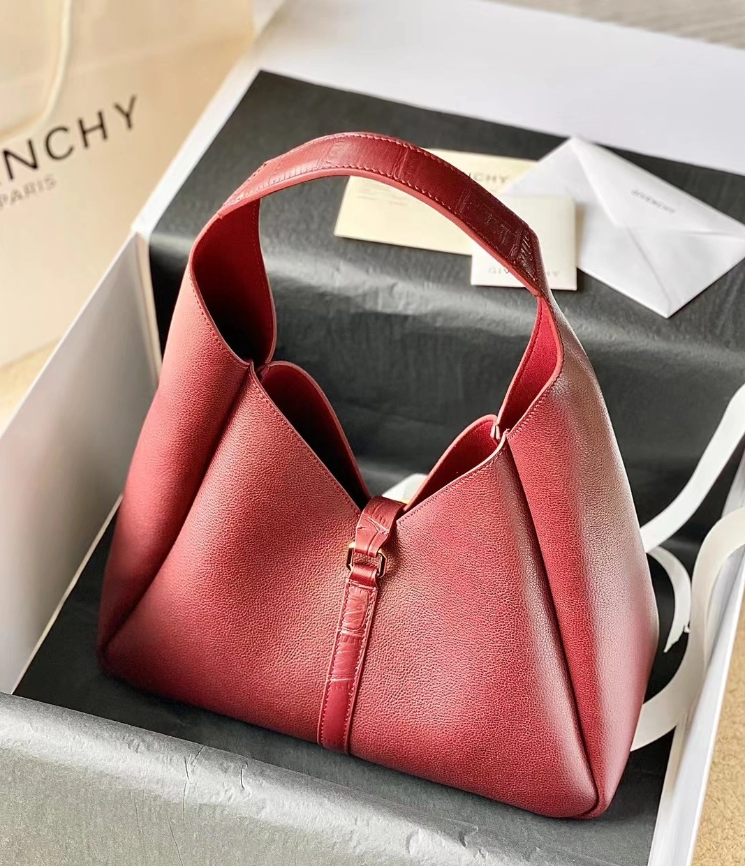 Givenchy AAA Quality Shoulder Bags For Women Comfortable 3036
