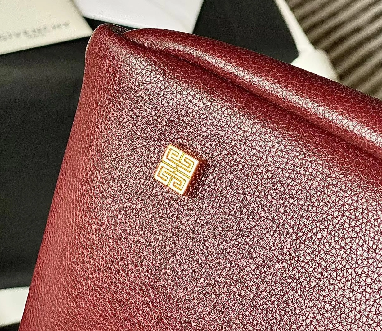 Givenchy AAA Quality Shoulder Bags For Women Comfortable 3036