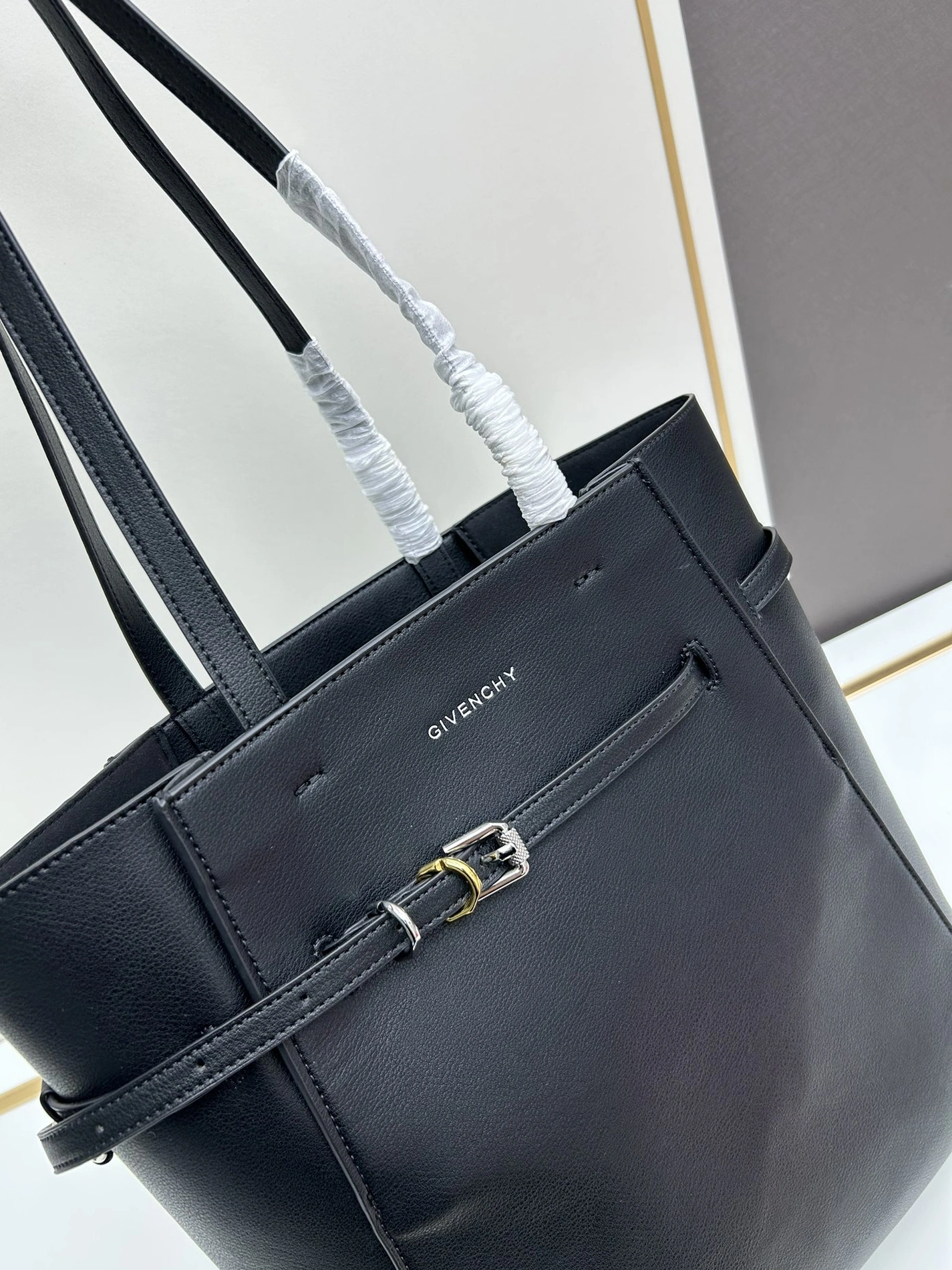 Givenchy AAA Quality Shoulder Bags For Women Cozy 806