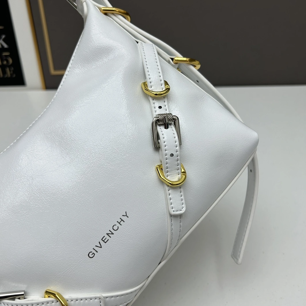 Givenchy AAA Quality Shoulder Bags For Women Fashionable 7804