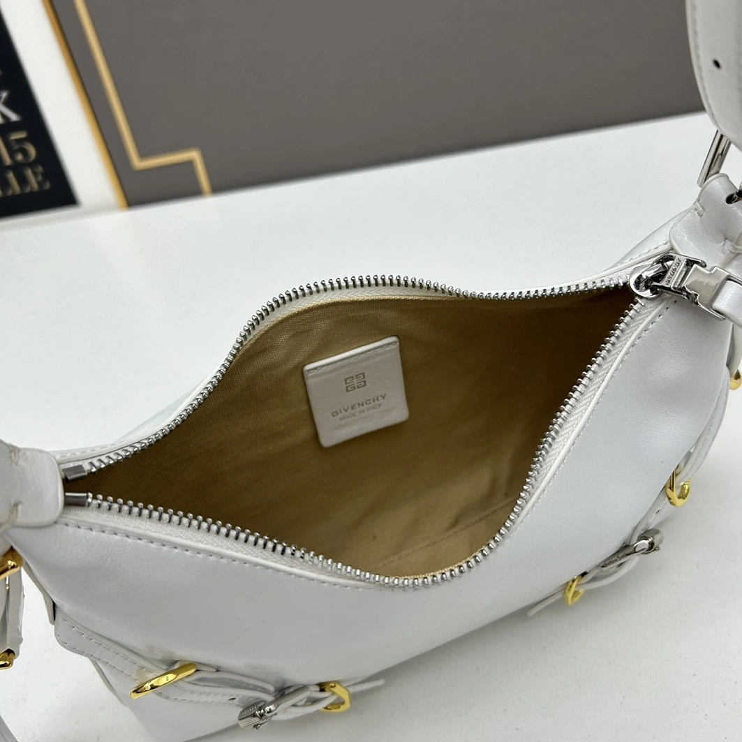 Givenchy AAA Quality Shoulder Bags For Women Fashionable 7804