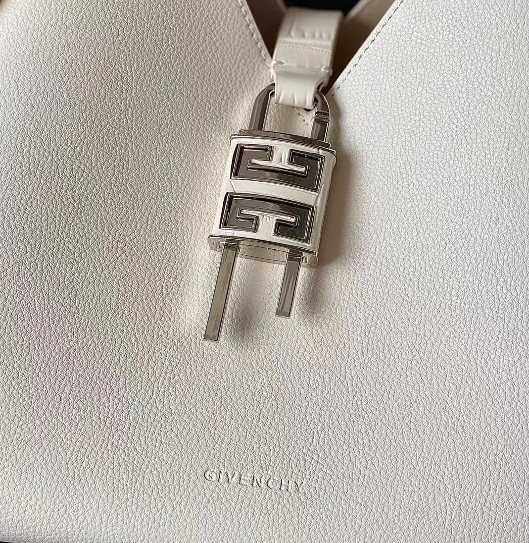 Givenchy AAA Quality Shoulder Bags For Women ModernLook 4301