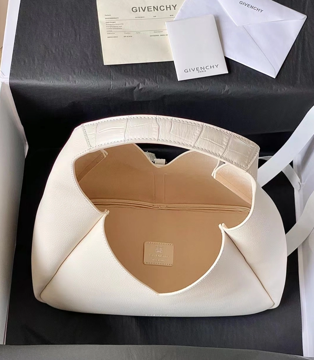 Givenchy AAA Quality Shoulder Bags For Women ModernLook 4301