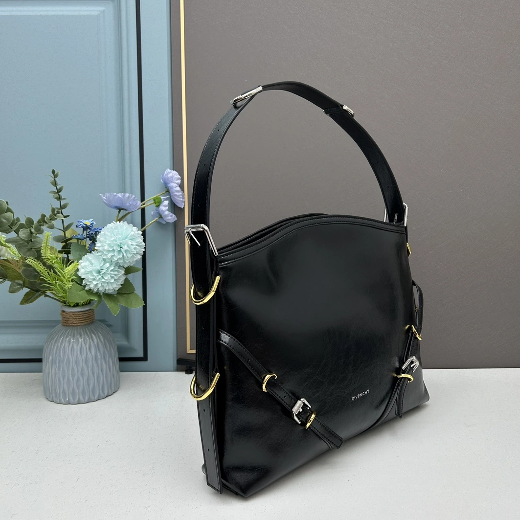Givenchy AAA Quality Shoulder Bags For Women Popular 5668