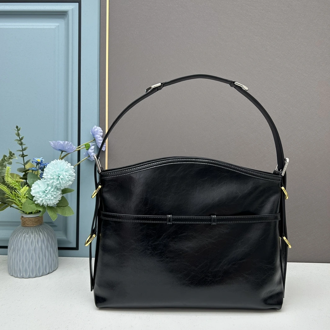 Givenchy AAA Quality Shoulder Bags For Women Popular 5668