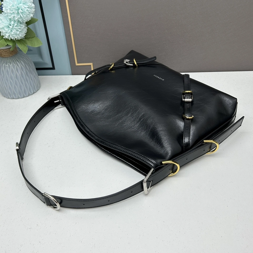 Givenchy AAA Quality Shoulder Bags For Women Popular 5668