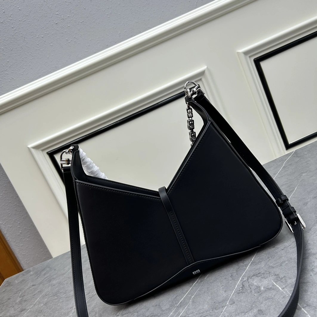 Givenchy AAA Quality Shoulder Bags For Women SportInspired 579