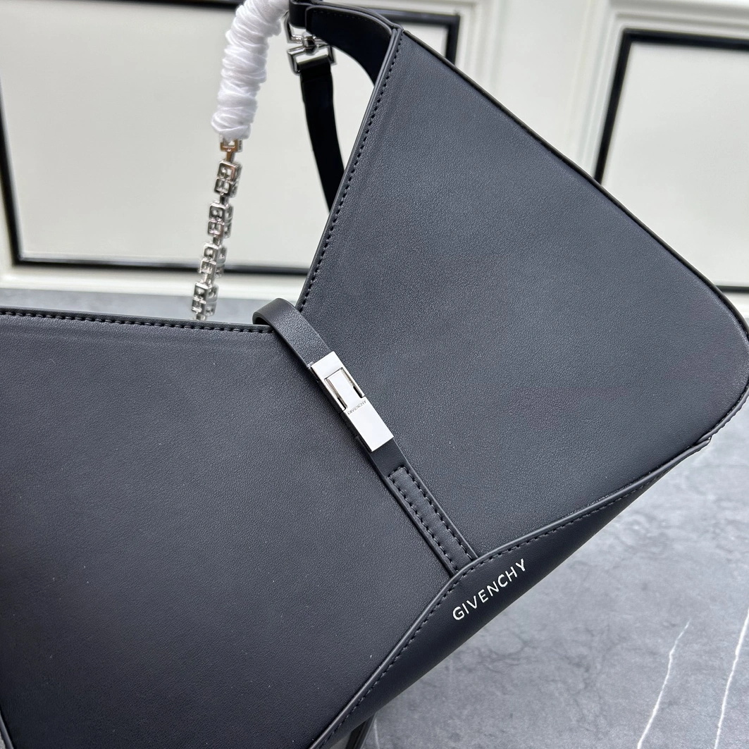 Givenchy AAA Quality Shoulder Bags For Women SportInspired 579