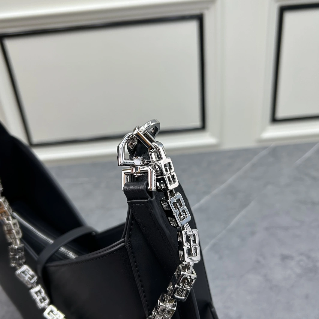 Givenchy AAA Quality Shoulder Bags For Women SportInspired 579