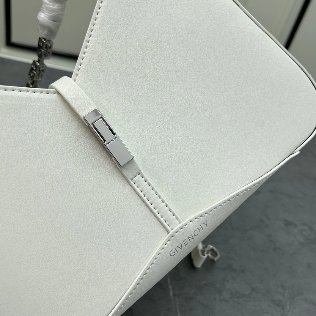 Givenchy AAA Quality Shoulder Bags For Women TopPick 3925