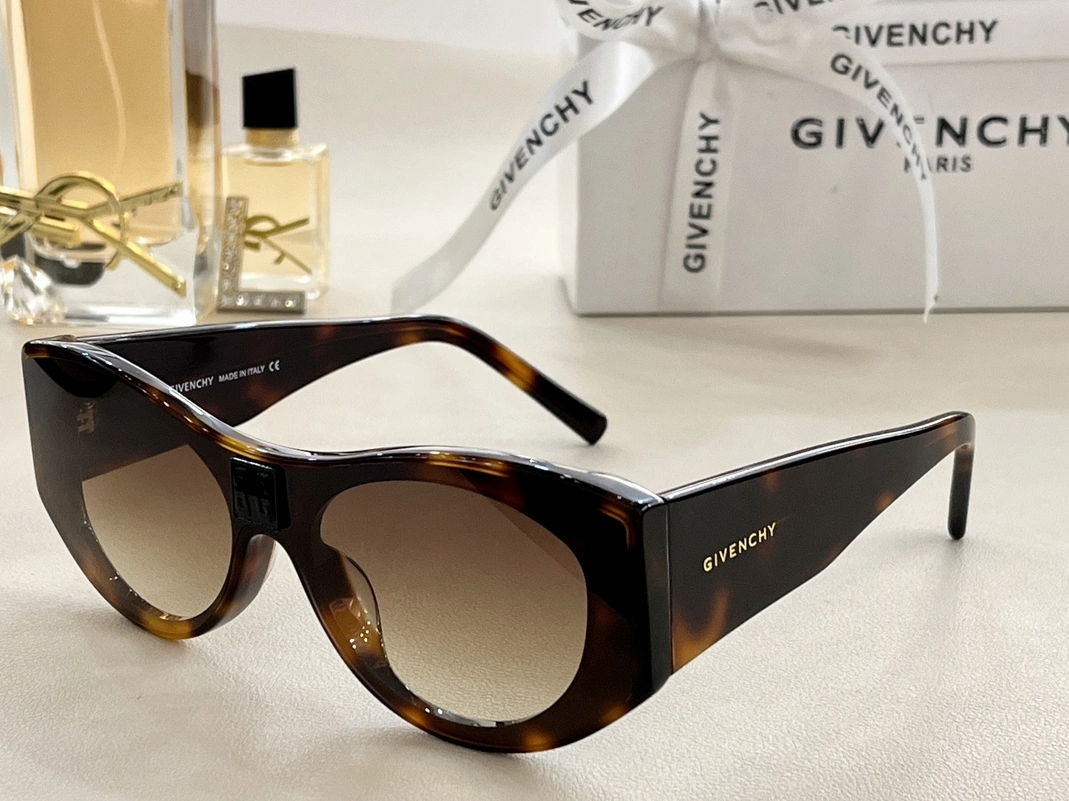 Givenchy AAA Quality Sunglasses Classic 5724