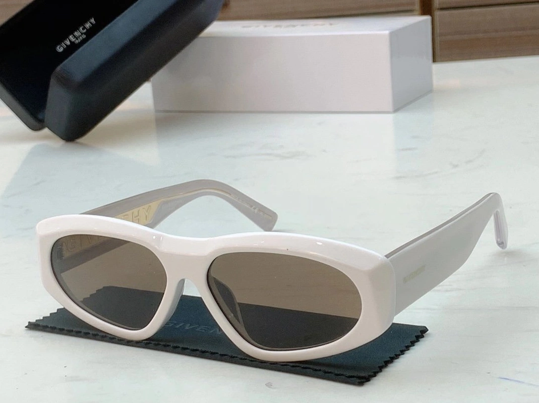 Givenchy AAA Quality Sunglasses Elegant 631